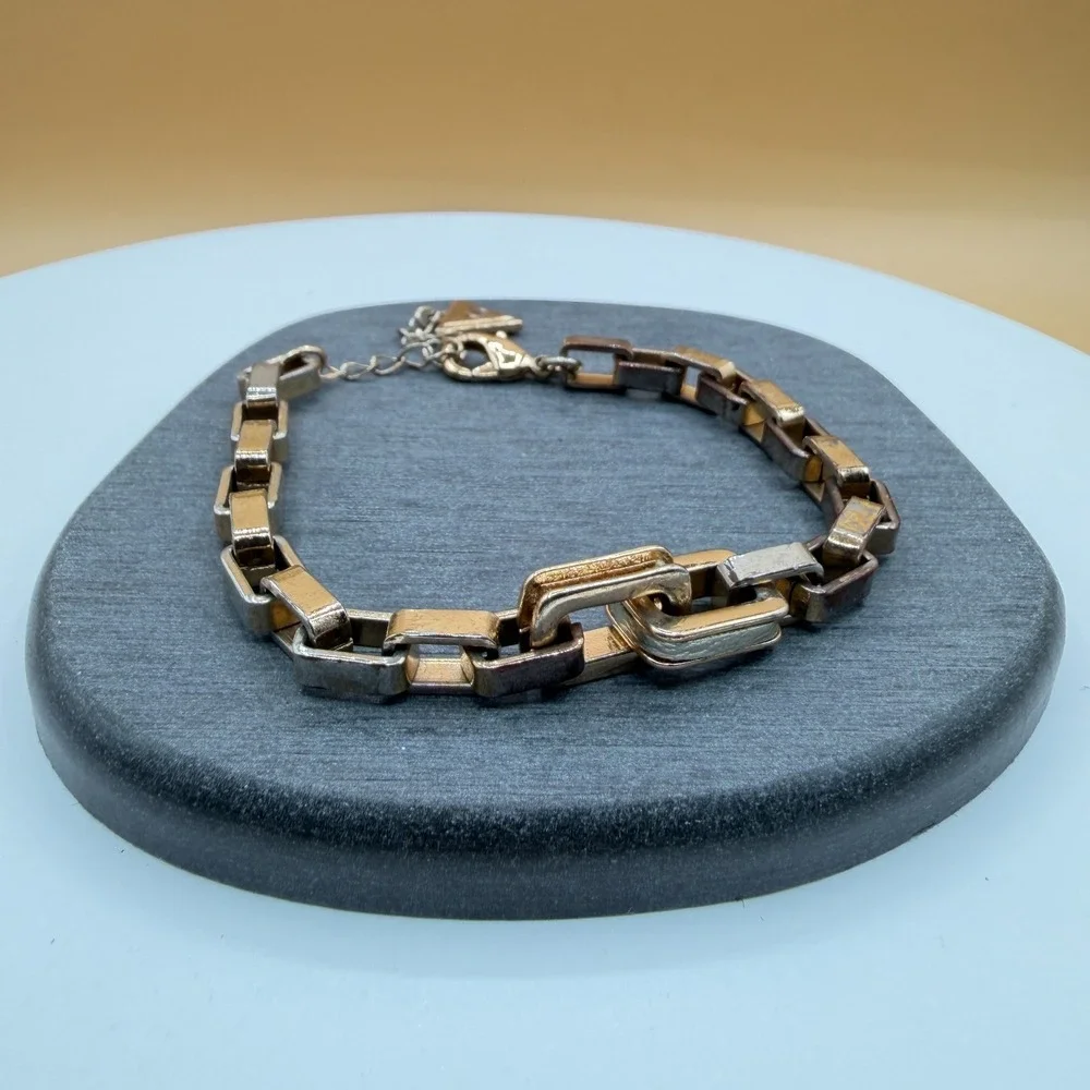 GUESS Gold Tone Chunky Geometric Link Chain Bracelet Logo Charm Adjustable Style